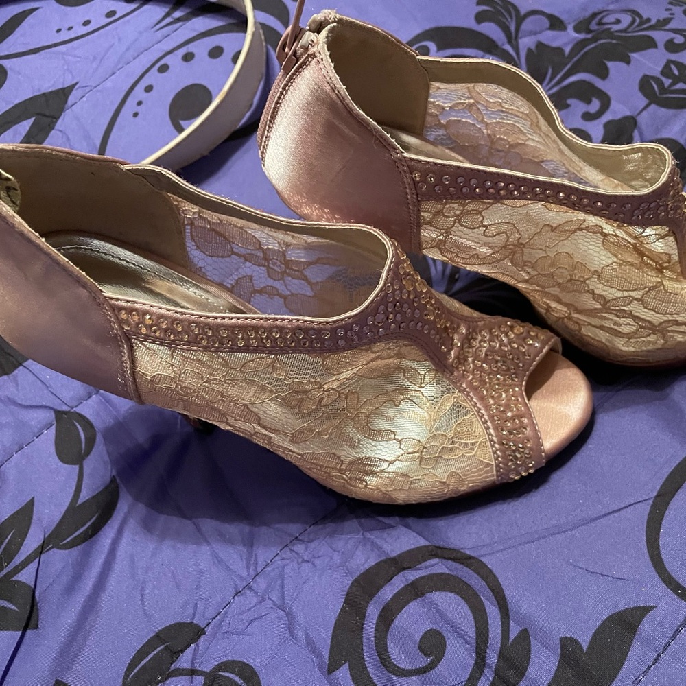 Elegant Lace Peep-Toe Heels